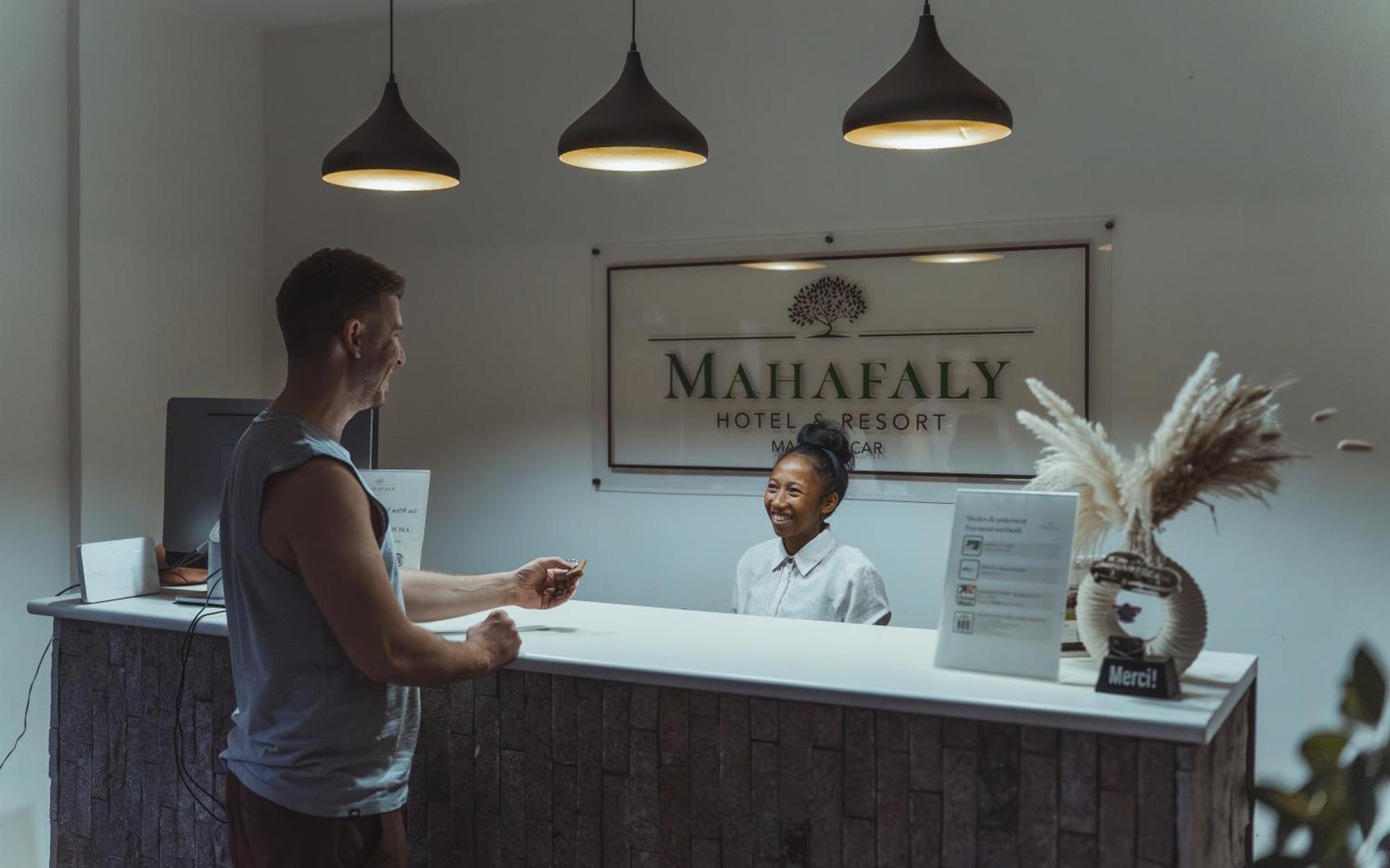Mahafaly Hotel & Resort アンツィラベ エクステリア 写真